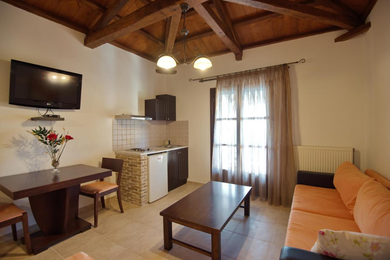 Yalis Hotel Votsi  المظهر الخارجي الصورة